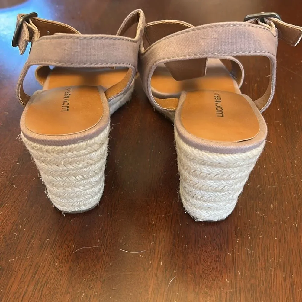 Lucky Brand Tan wedge Sandals Size 8 1/2 M NWOT